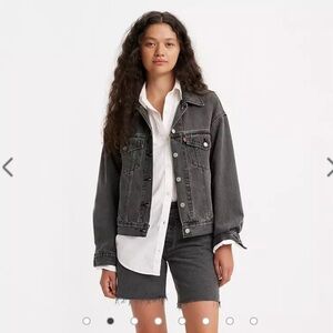 Levi’s cropped denim trucker jacket faded black size 2 edgy streetwear